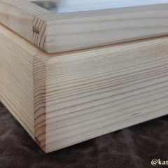 Skrzyneczka, kasetka, box na 6 zegarków Elegancka i funkcjonalna, w całości ręcznie robiona, piękna skrzyneczka z drewna jodłowego, co najmniej 100-le