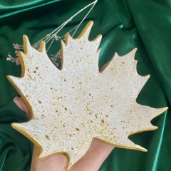 Podstawka/ekspozytor liść klonu biało złoty
