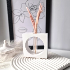Minimalistyczny wazon z probówką No 1