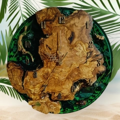 Zegary z drewna i żywicy 