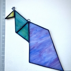 Witraż inspirowany sztuką origami- paw