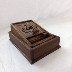 Drewniany dozownik na papierosy