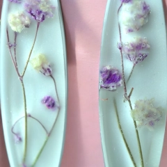 Ręcznie wykonane kolczyki z kwiatem gipsówki