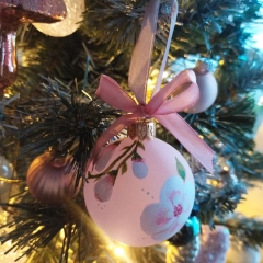 Ręcznie malowane matowe bombki szklane- styl coquette