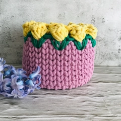 Koszyczek,koszyk wielkanocny z tulipanami,12x14cm. 