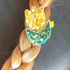 Spinka do włosów – Żółty Tulipan z Koralików, Ręcznie Haftowana, Elegancka Ozdoba do Włosów