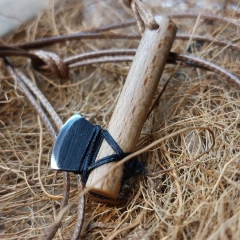 Toporek na rzemyku - męski damski wisiorek. Ręcznie wykonany fajny ciekawy prezent!