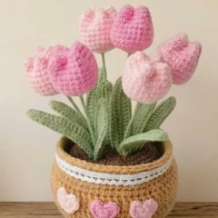 Doniczka z różowymi tulipanami