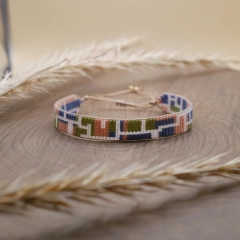 Bransoletka tkana z koralików Miyuki – wzór geometryczny – niebieski różowy zielony – handmade
