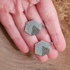 Kolczyki z koralików Miyuki – heksagon – brick stitch – stal chirurgiczna – handmade