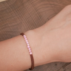 Bransoletka pleciona ręcznie – masa perłowa różowa – sznurek brązowy – handmade